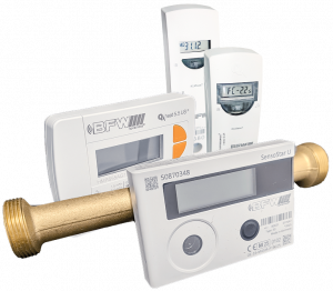 Zwei Heizkostenverteiler und zwei Wärmemengenzähler